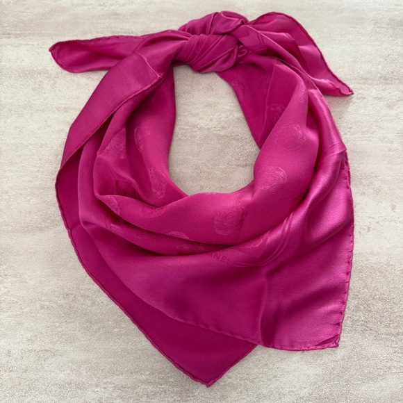 CHANEL Fuchsia vintage Silk Scarf - Picture 1 of 5